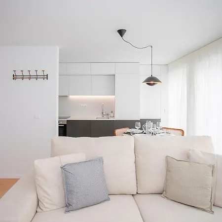 아파트 Liiiving In - Modern & Glam J *