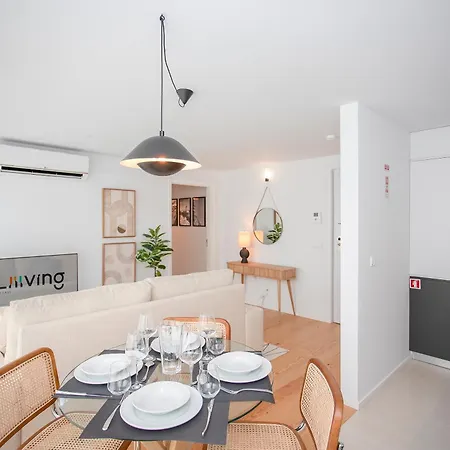 아파트 Liiiving In - Modern & Glam J *