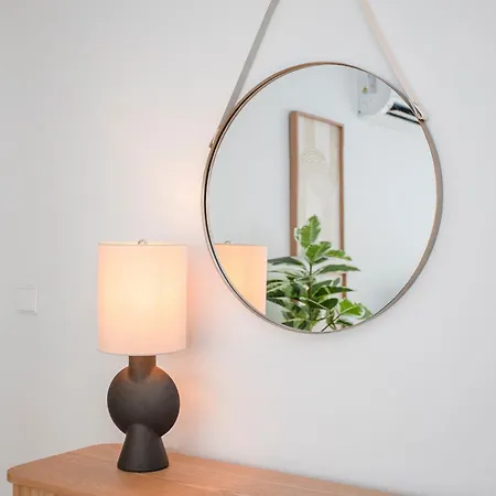 Liiiving In - Modern & Glam J