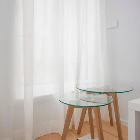 Lvg - Mga J - Red Apartment